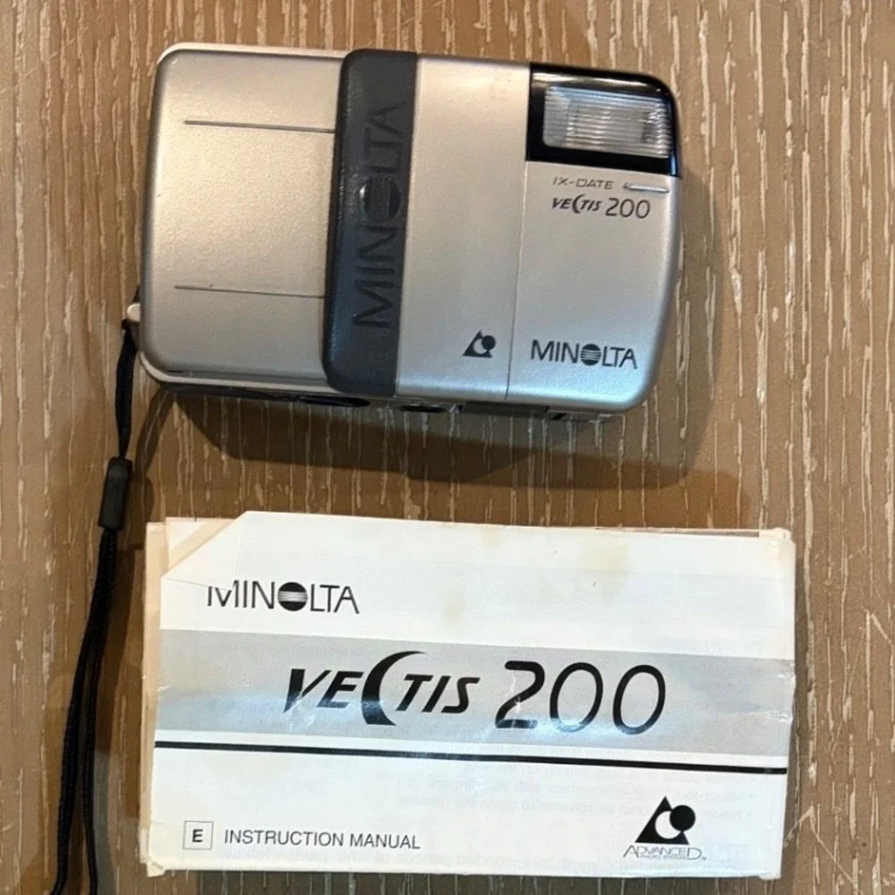 Minolta Vectis 200 IX DATE Silver APS Film Camera 25-50mm Zoom Lens Untested